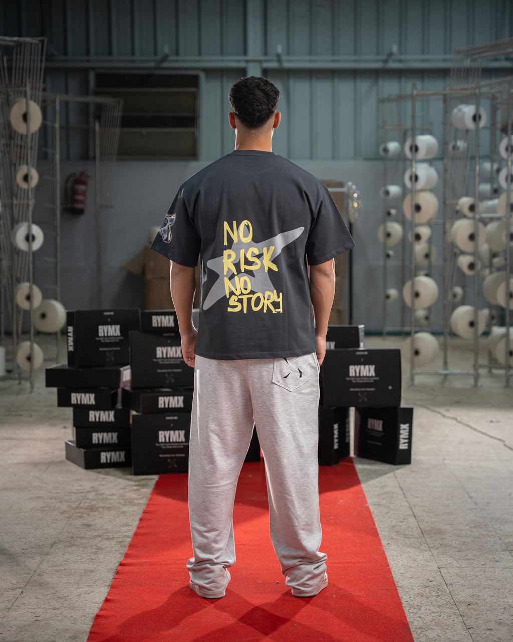 NO RISK NO STORY DARK GRAY TEE