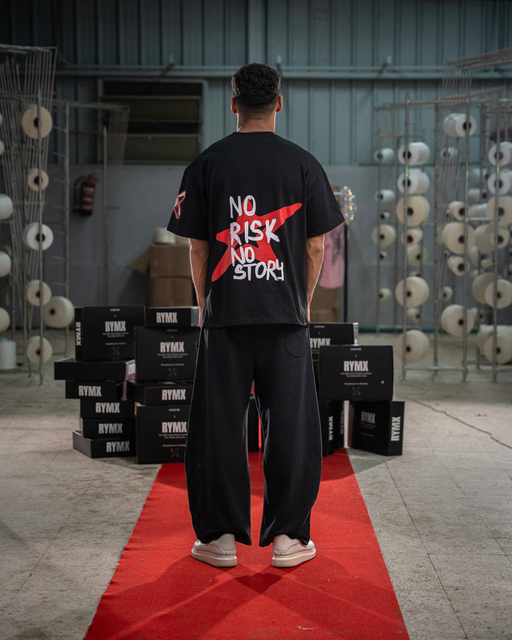 NO RISK NO STORY BLACK TEE