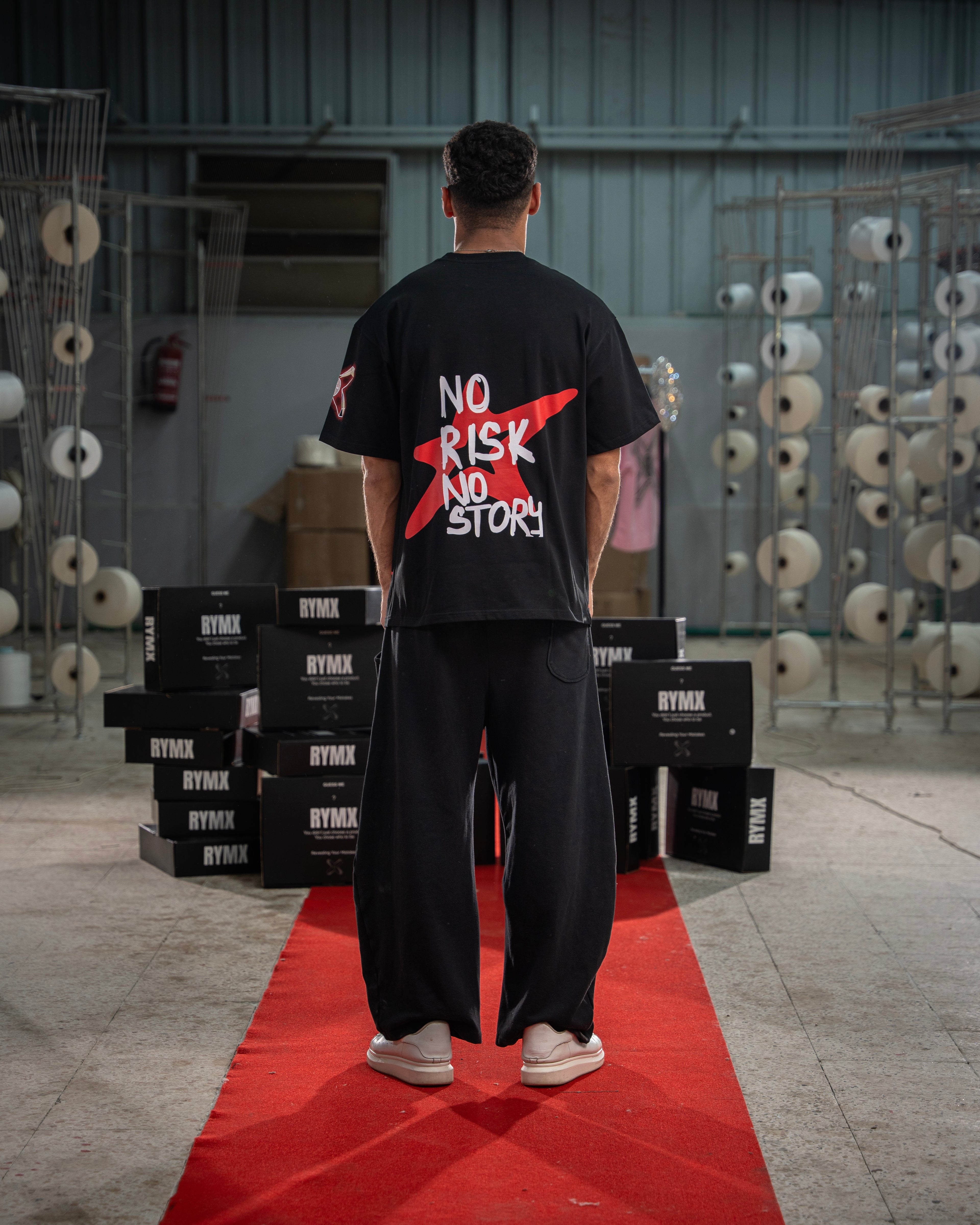 NO RISK NO STORY BLACK TEE
