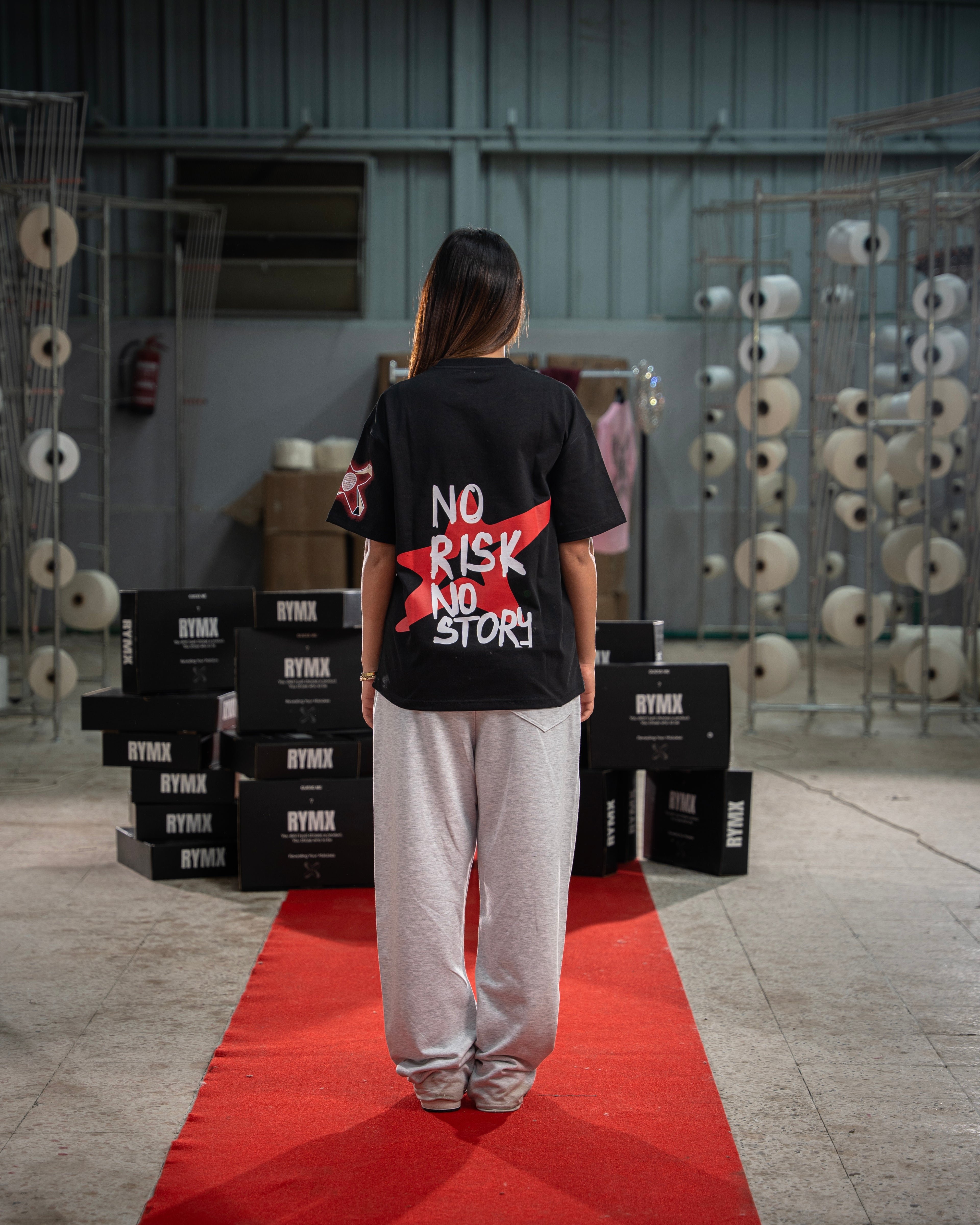 NO RISK NO STORY BLACK TEE
